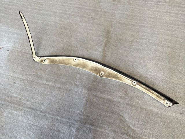 bontott MERCEDES-BENZ C-CLASS Bal első Lökhárító Díszléc