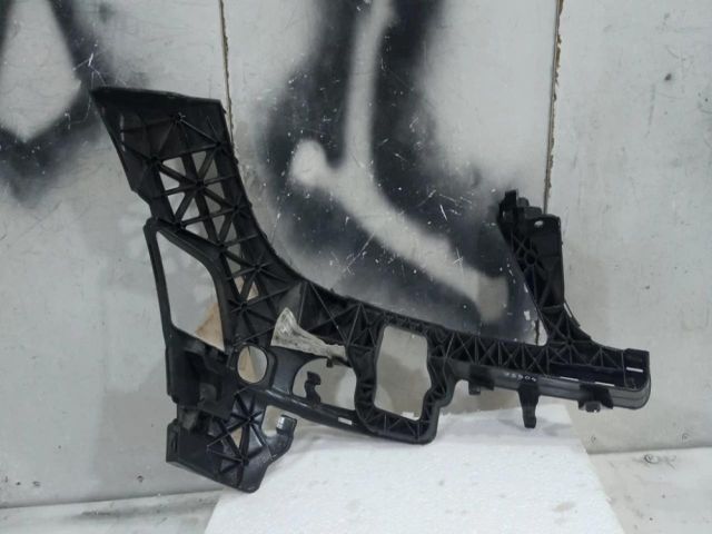 bontott MERCEDES-BENZ C-CLASS Bal első Lökhárító Tartó (Műanyag)