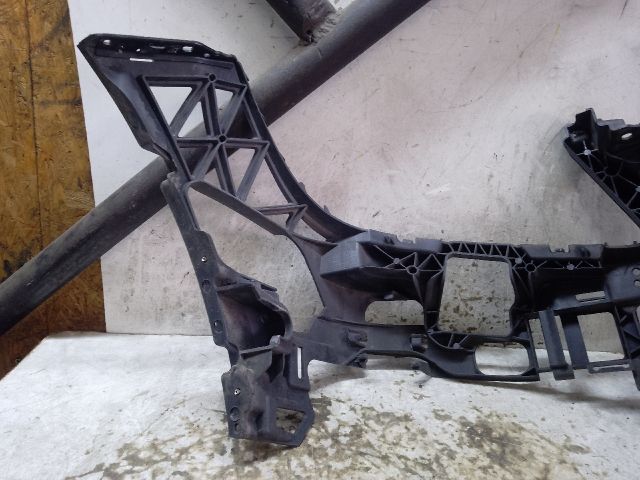 bontott MERCEDES-BENZ C-CLASS Bal első Lökhárító Tartó (Műanyag)