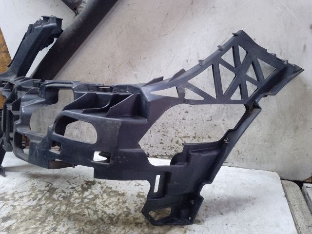 bontott MERCEDES-BENZ C-CLASS Bal első Lökhárító Tartó (Műanyag)