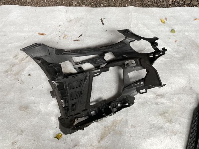 bontott MERCEDES-BENZ C-CLASS Bal első Lökhárító Tartó (Műanyag)