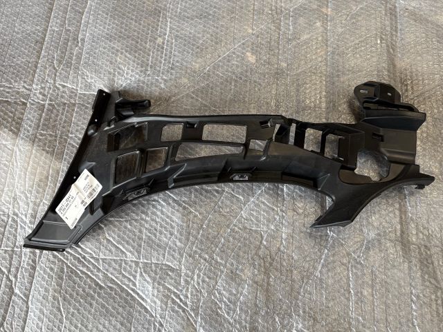 bontott MERCEDES-BENZ C-CLASS Bal első Lökhárító Tartó (Műanyag)