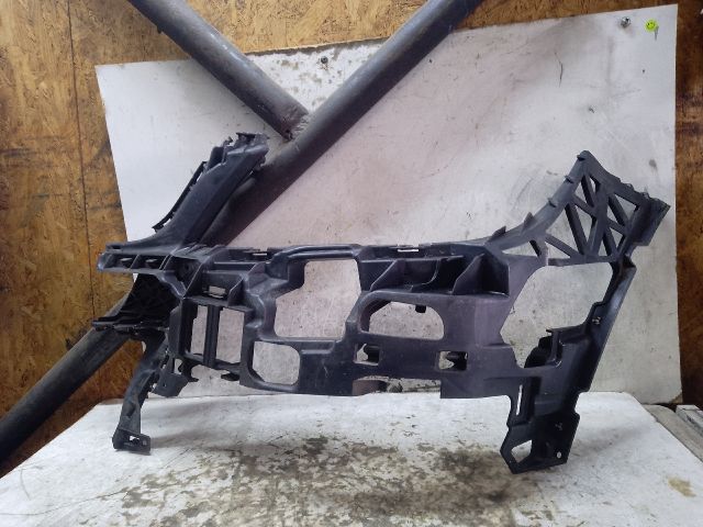 bontott MERCEDES-BENZ C-CLASS Bal első Lökhárító Tartó (Műanyag)