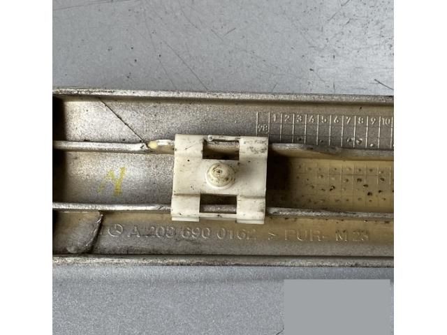 bontott MERCEDES-BENZ C-CLASS Bal első Sárvédő Díszléc