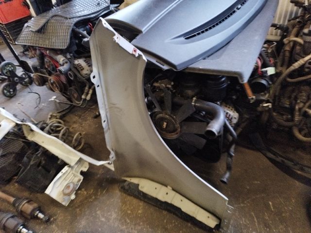 bontott MERCEDES-BENZ C-CLASS Bal első Sárvédő