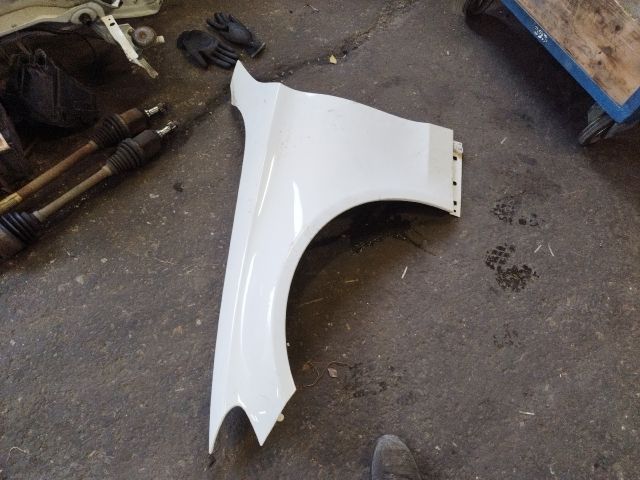 bontott MERCEDES-BENZ C-CLASS Bal első Sárvédő