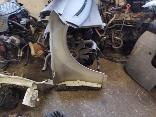 bontott MERCEDES-BENZ C-CLASS Bal első Sárvédő