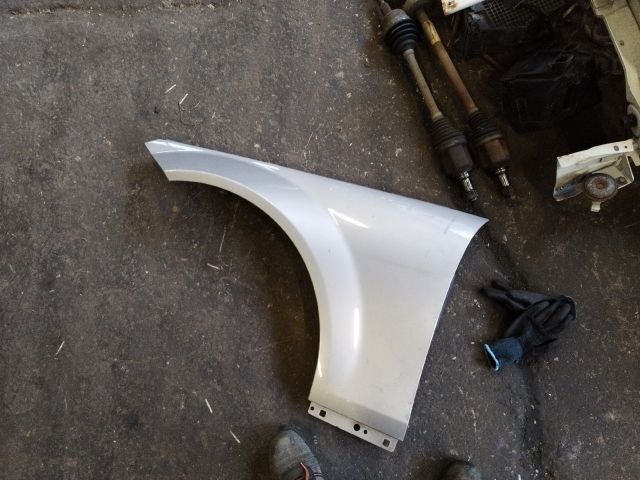 bontott MERCEDES-BENZ C-CLASS Bal első Sárvédő