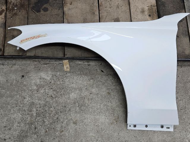 bontott MERCEDES-BENZ C-CLASS Bal első Sárvédő