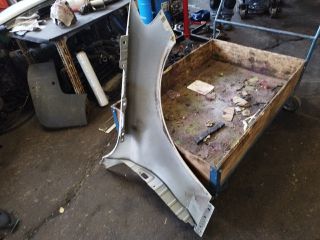 bontott MERCEDES-BENZ C-CLASS Bal első Sárvédő