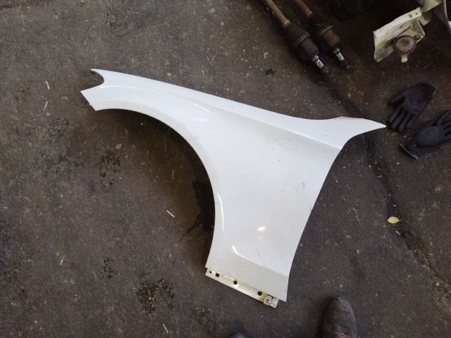 bontott MERCEDES-BENZ C-CLASS Bal első Sárvédő