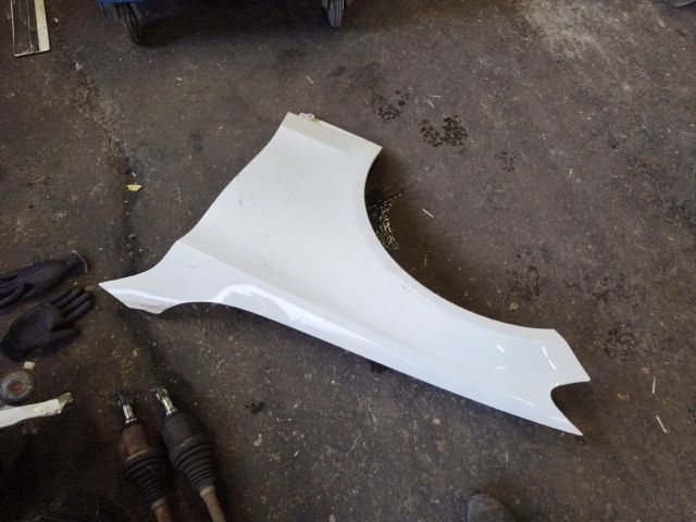 bontott MERCEDES-BENZ C-CLASS Bal első Sárvédő