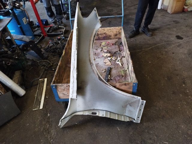 bontott MERCEDES-BENZ C-CLASS Bal első Sárvédő