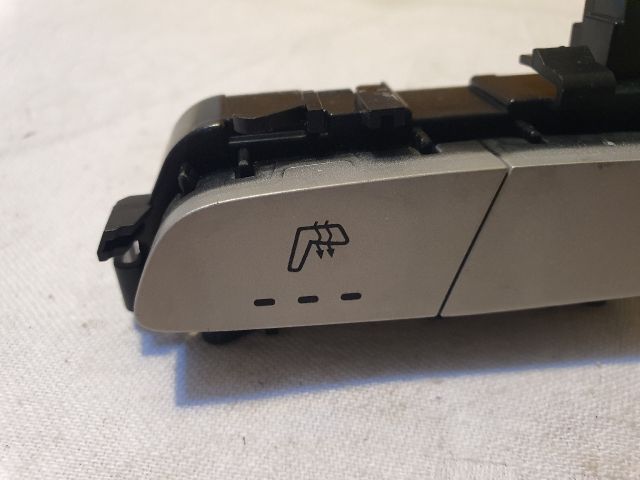 bontott MERCEDES-BENZ C-CLASS Bal első Ülésfűtés Kapcsoló