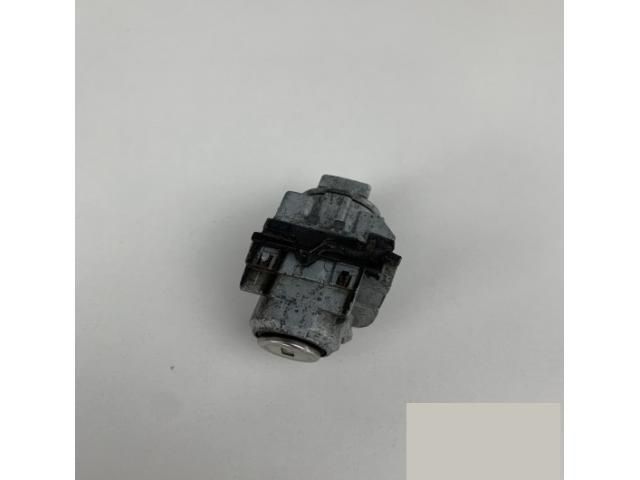 bontott MERCEDES-BENZ C-CLASS Bal első Zárbetét