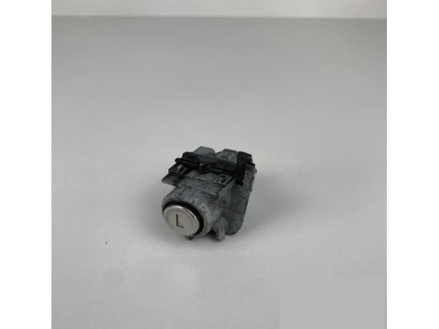 bontott MERCEDES-BENZ C-CLASS Bal első Zárbetét