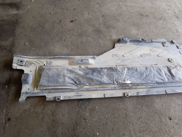 bontott MERCEDES-BENZ C-CLASS Bal Fenéklemez