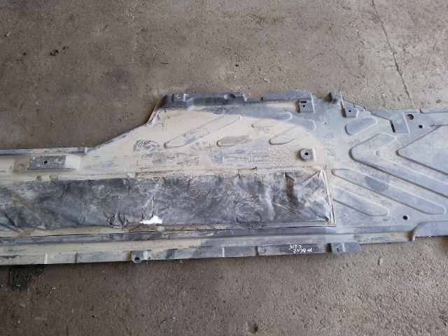 bontott MERCEDES-BENZ C-CLASS Bal Fenéklemez