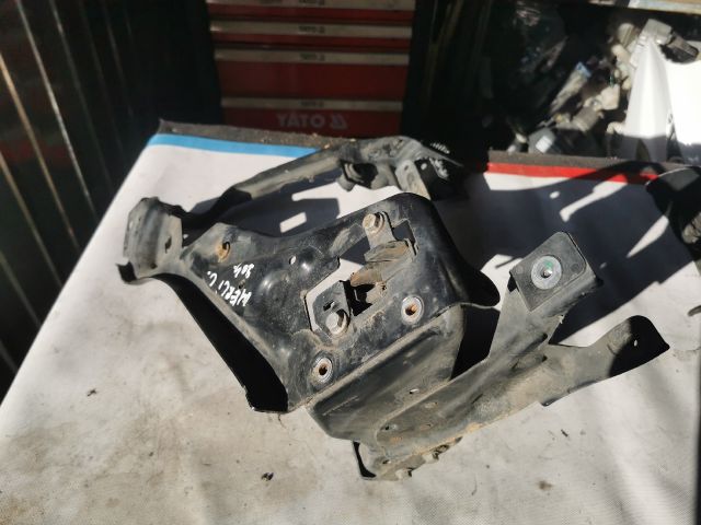 bontott MERCEDES-BENZ C-CLASS Bal Fényszóró Tartó