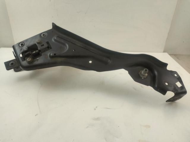 bontott MERCEDES-BENZ C-CLASS Bal Fényszóró Tartó