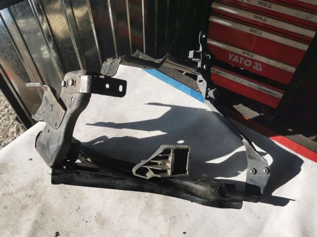 bontott MERCEDES-BENZ C-CLASS Bal Fényszóró Tartó