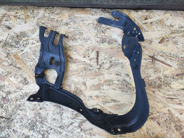 bontott MERCEDES-BENZ C-CLASS Bal Fényszóró Tartó