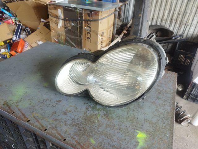 bontott MERCEDES-BENZ C-CLASS Bal Fényszóró