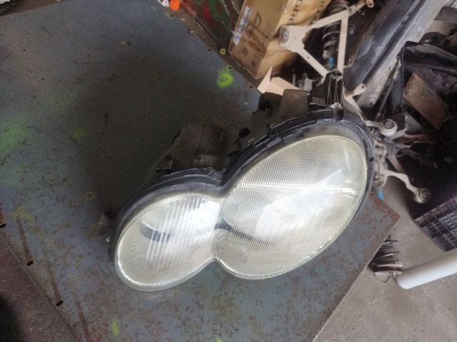 bontott MERCEDES-BENZ C-CLASS Bal Fényszóró