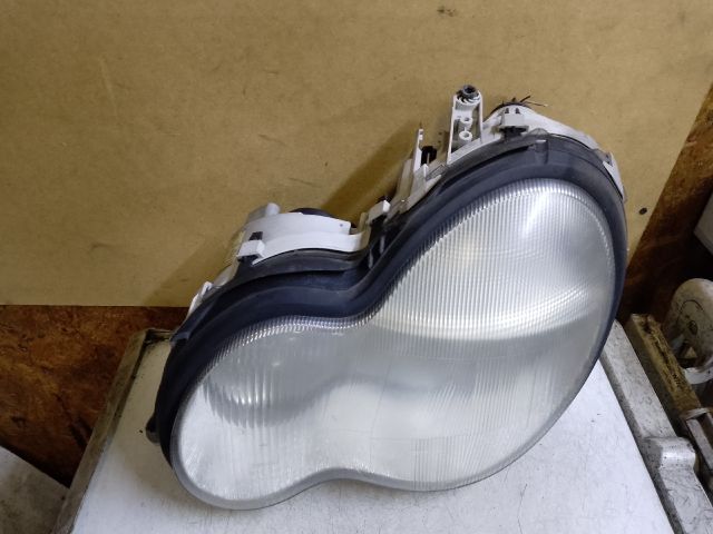 bontott MERCEDES-BENZ C-CLASS Bal Fényszóró