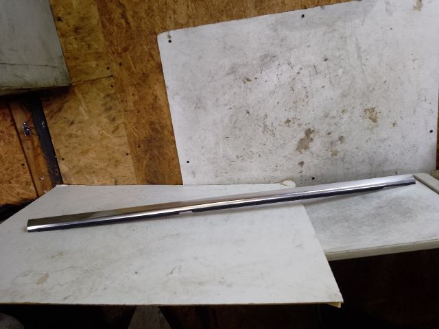 bontott MERCEDES-BENZ C-CLASS Bal hátsó Ablak Díszléc