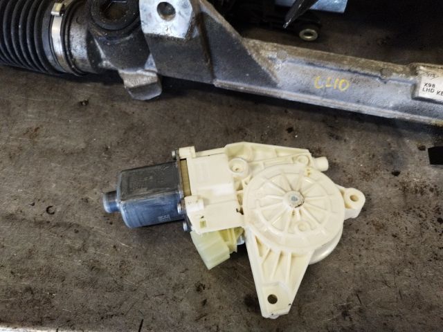 bontott MERCEDES-BENZ C-CLASS Bal hátsó Ablakemelő Motor