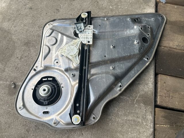 bontott MERCEDES-BENZ C-CLASS Bal hátsó Ablakemelő Szerkezet (Elektromos)