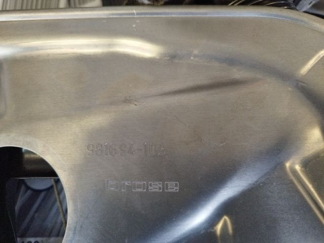 bontott MERCEDES-BENZ C-CLASS Bal hátsó Ablakemelő Szerkezet (Elektromos)