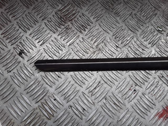 bontott MERCEDES-BENZ C-CLASS Bal hátsó Ajtó Díszléc