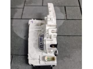 bontott MERCEDES-BENZ C-CLASS Bal hátsó Ajtózár