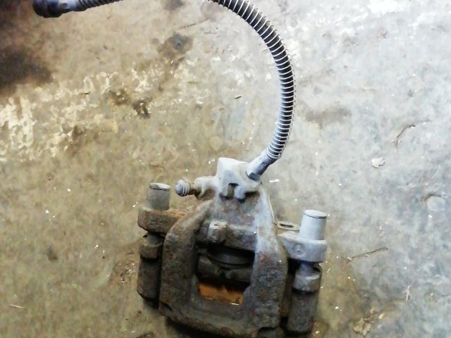 bontott MERCEDES-BENZ C-CLASS Bal hátsó Féknyereg Munkahengerrel