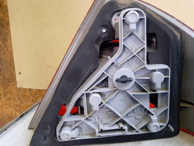 bontott MERCEDES-BENZ C-CLASS Bal Hátsó Lámpa