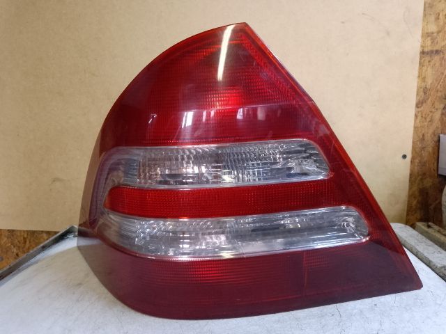 bontott MERCEDES-BENZ C-CLASS Bal Hátsó Lámpa
