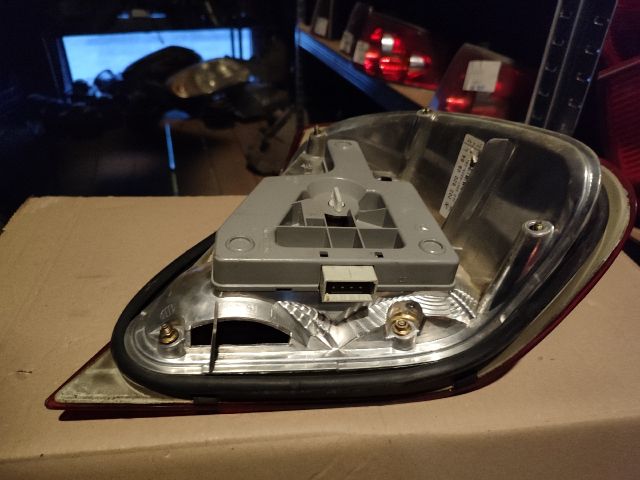 bontott MERCEDES-BENZ C-CLASS Bal Hátsó Lámpa