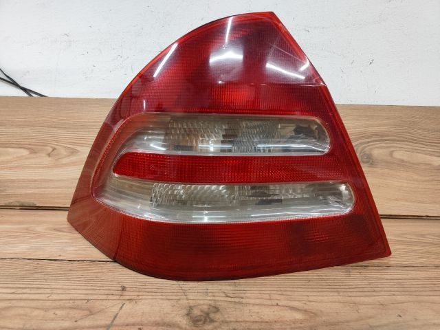 bontott MERCEDES-BENZ C-CLASS Bal Hátsó Lámpa