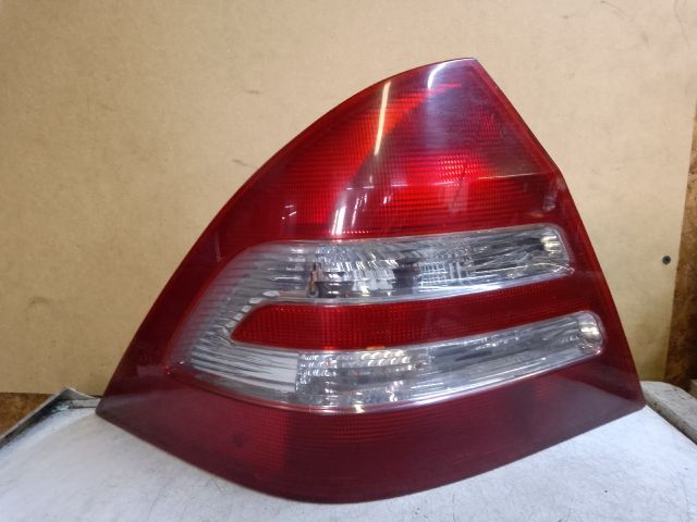 bontott MERCEDES-BENZ C-CLASS Bal Hátsó Lámpa