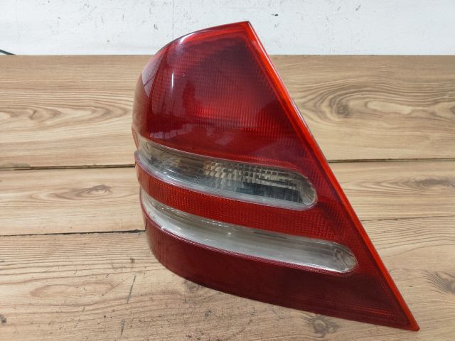 bontott MERCEDES-BENZ C-CLASS Bal Hátsó Lámpa