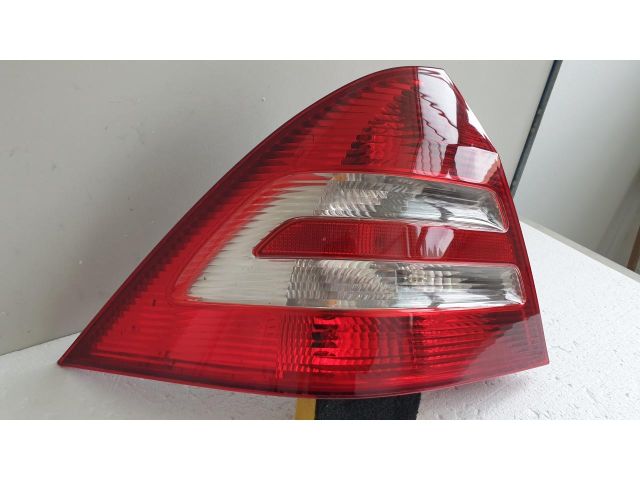 bontott MERCEDES-BENZ C-CLASS Bal Külső Hátsó Lámpa