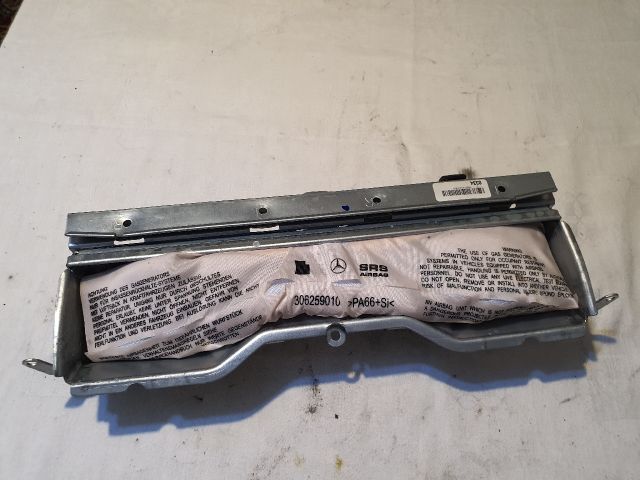 bontott MERCEDES-BENZ C-CLASS Bal Térdlégzsák