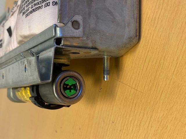 bontott MERCEDES-BENZ C-CLASS Bal Térdlégzsák