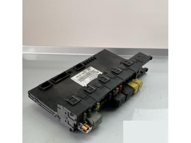 bontott MERCEDES-BENZ C-CLASS Biztosítéktábla Csomagtér