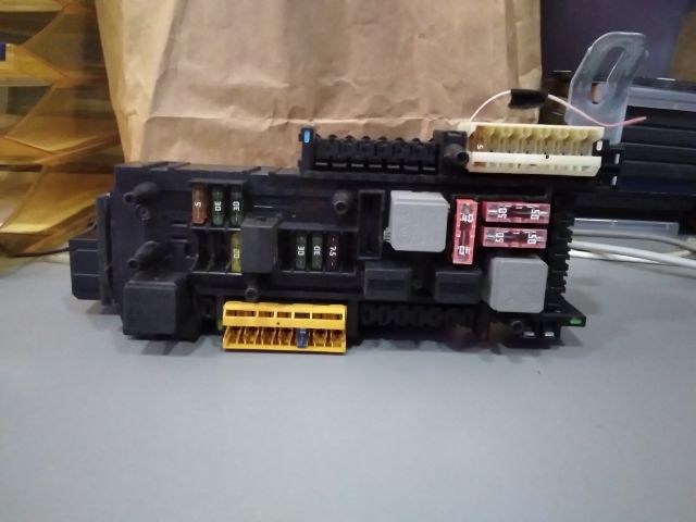 bontott MERCEDES-BENZ C-CLASS Biztosítéktábla Csomagtér