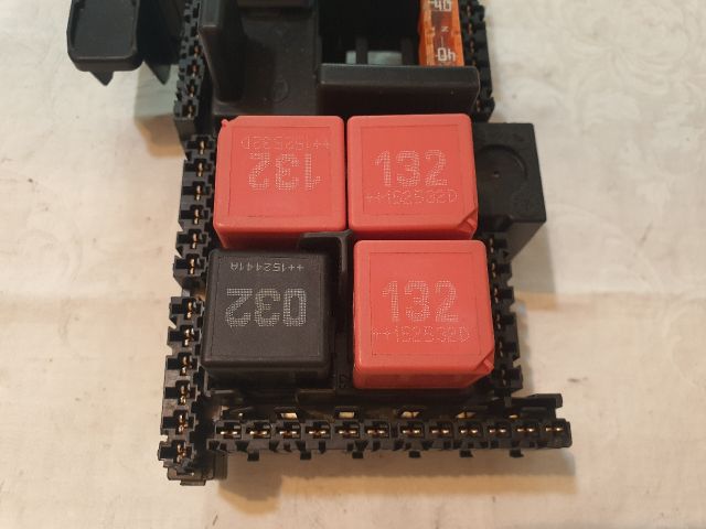 bontott MERCEDES-BENZ C-CLASS Biztosítéktábla Csomagtér