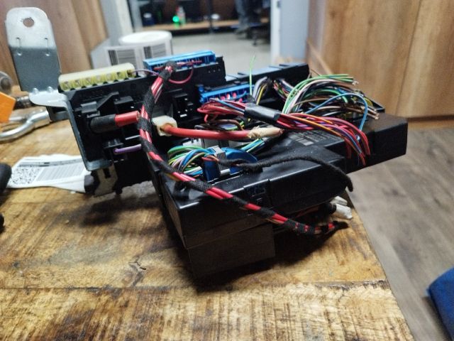 bontott MERCEDES-BENZ C-CLASS Biztosítéktábla Csomagtér