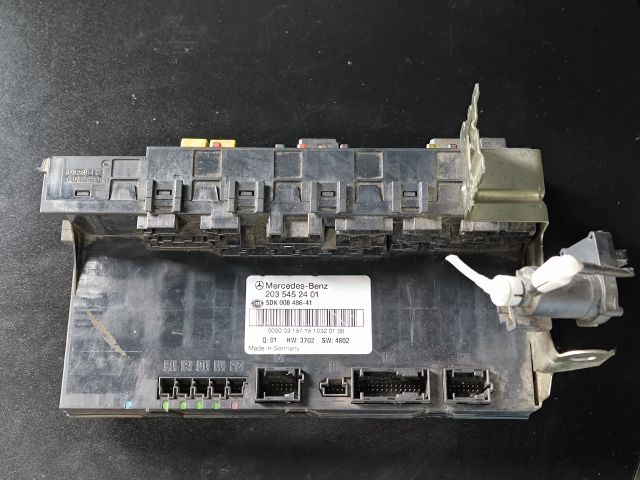 bontott MERCEDES-BENZ C-CLASS Biztosítéktábla Csomagtér